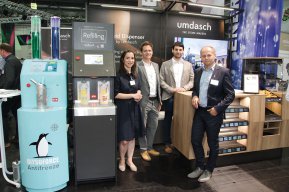 <strong>UMDASCH THE STORE MAKERS</strong><br />
Großes Publikums-Interesse gab es zu den Innovationen wie dem Liquid Dispenser, Bake Off Hot oder der elektronischen Preisauszeichnung. Die REGAL Top-Produkte des Handels wurden auf den neuen flexiblen Präsentationsmöbeln Fold-up! und Turntable perfekt in Szene gesetzt.