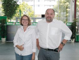 Mag. (FH) Verena Skopek und Prok. Erwin Tomanek (Kuchen Peter)