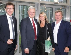 Spar Regional-Dir. Mag, Alois Huber, Spar stv. Vorstandsvorsitzender KR Hans K. Reisch mit Gattin Bettina, Spar Ladenbauchef Gerald Geiger (v.li)