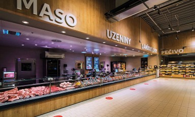 Kaufland versucht in Tschechien und in der Slowakei in den Frische-Abteilungen durch dekorativen Ladenbau die Kunden zu überzeugen